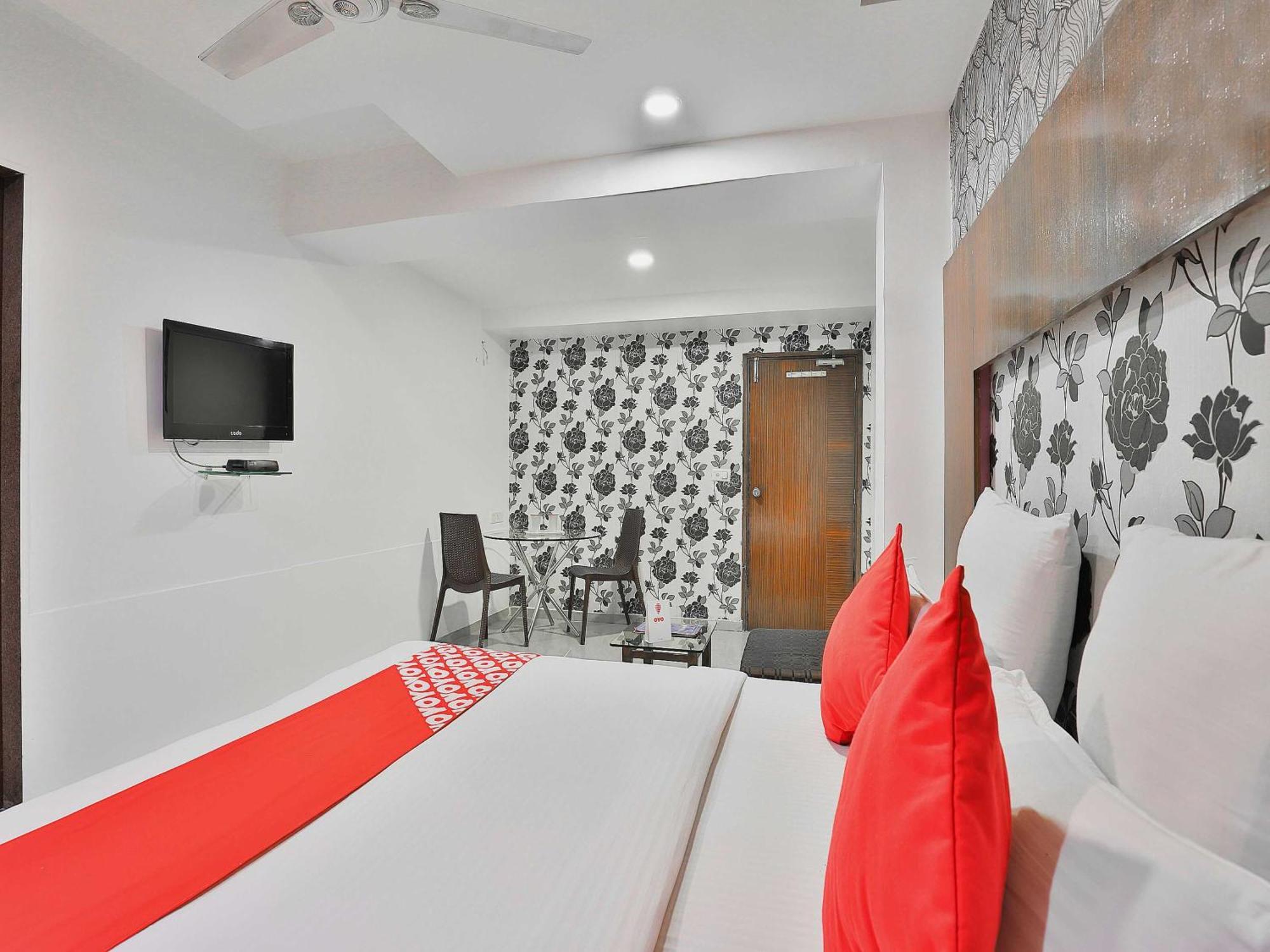 Hotel O Keshav Ahmedabad Exterior photo