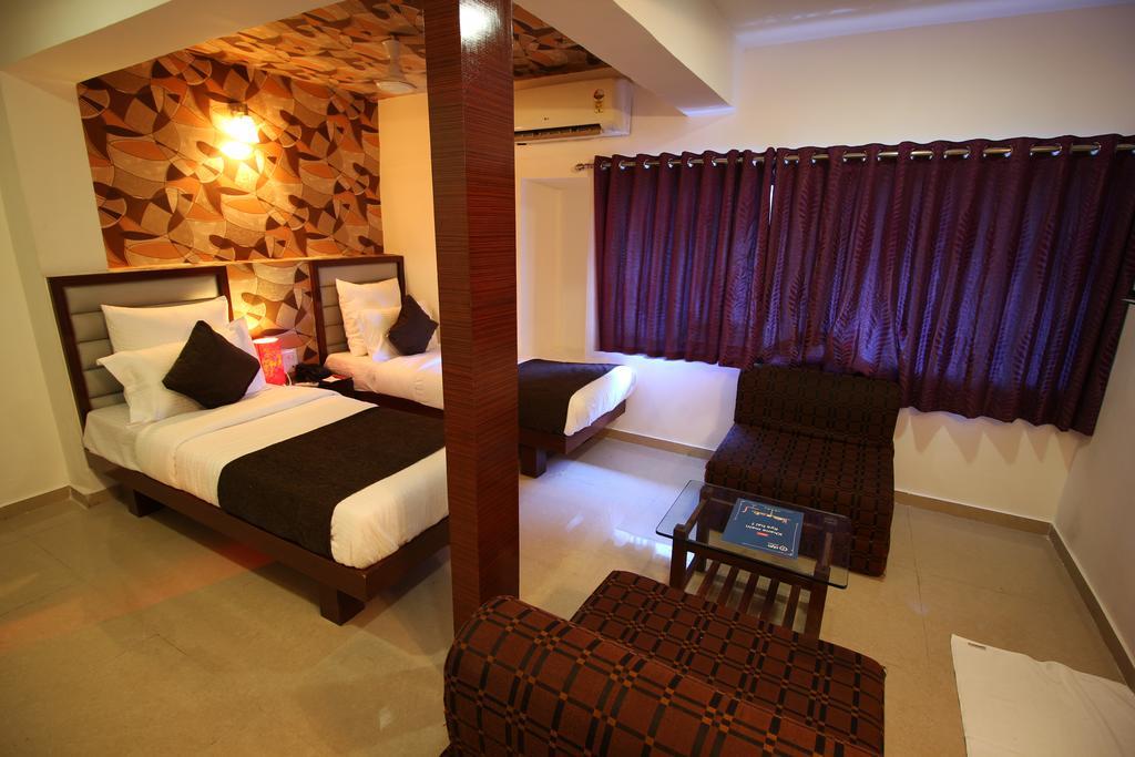 Hotel O Keshav Ahmedabad Room photo