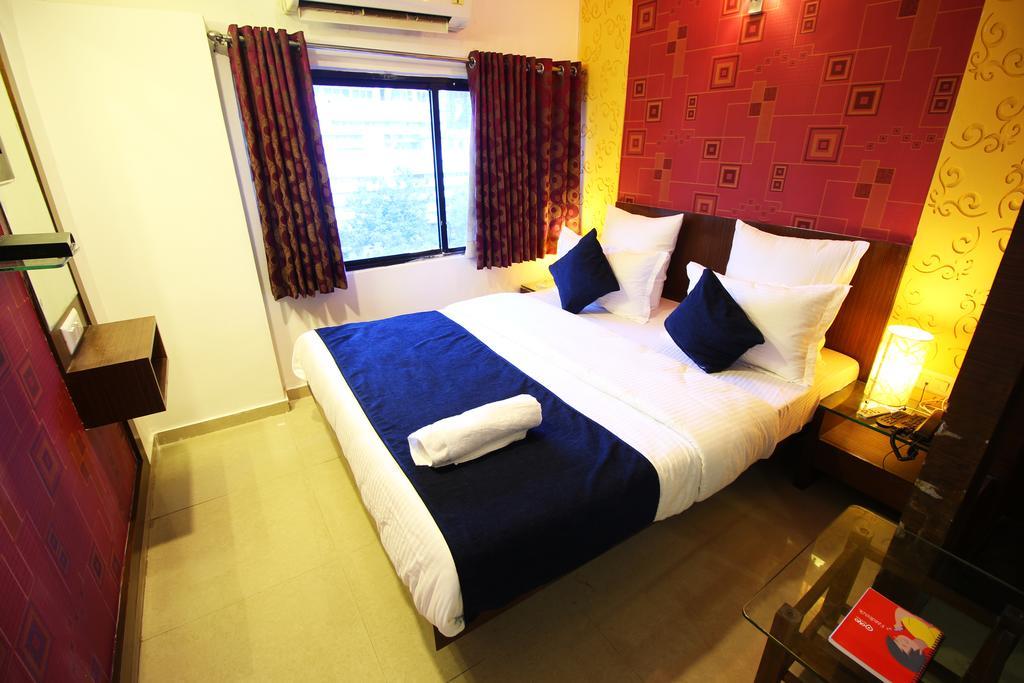 Hotel O Keshav Ahmedabad Room photo